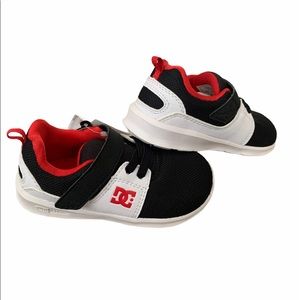 NWT infant boys DC shoes sz 6